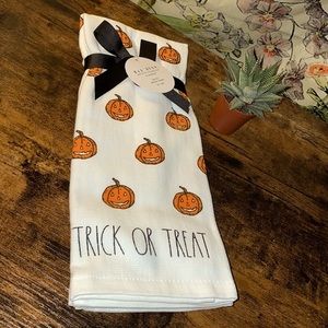Rae Dunn kitchen towel set
